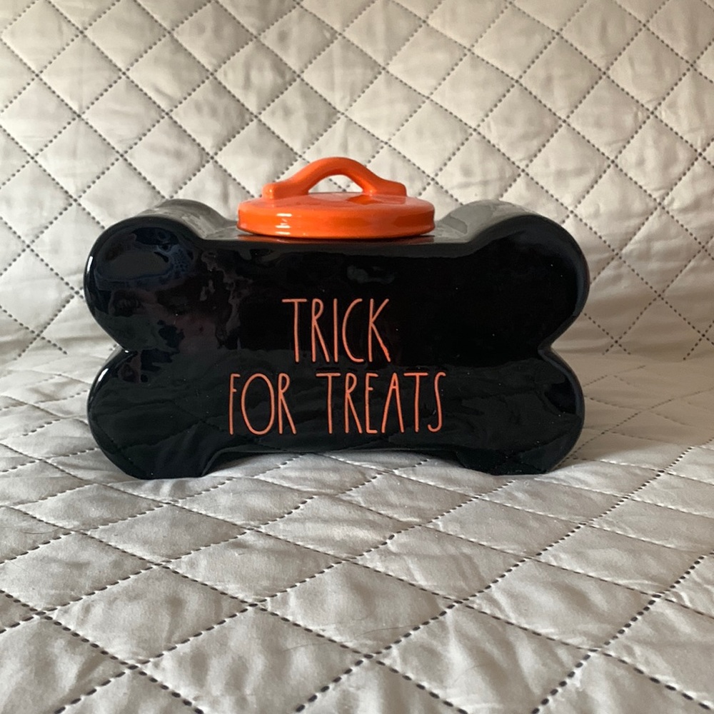 New in box Rae Unn treat jar.